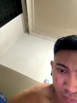 Snapshot of RoyDino chatting on 10.15.25 RoyDino online show from 10.15.25