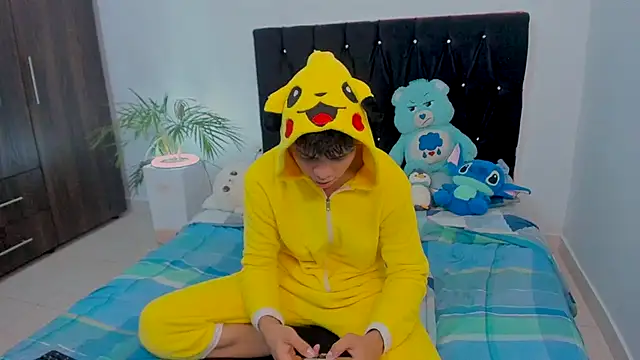 Snapshot of Zacktorres_ chatting on 10.05.25 Zacktorres  online show from 10.05.25