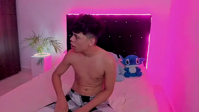 Snapshot of Zacktorres_ chatting on 10.11.25 Zacktorres  online show from 10.11.25