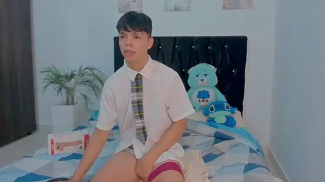 Snapshot of Zacktorres_ chatting on 10.14.25 Zacktorres  online show from 10.14.25