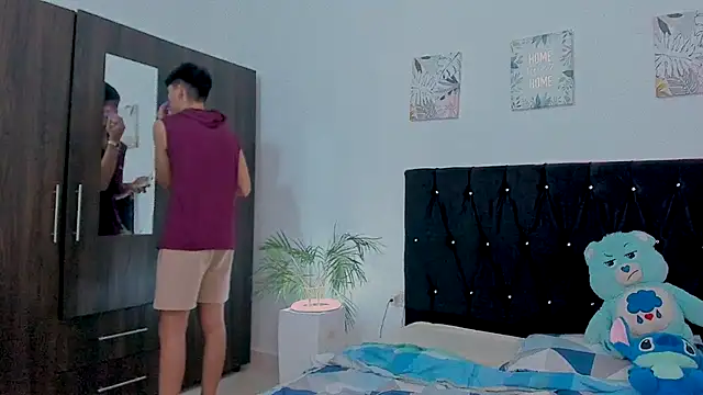 Snapshot of Zacktorres_ chatting on 10.17.25 Zacktorres  online show from 10.17.25