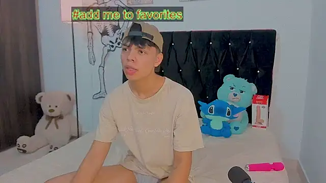 Snapshot of Zacktorres_ chatting on 10.25.25 Zacktorres  online show from 10.25.25