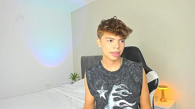 Snapshot of Zacktorres_ chatting on 12.17.25 Zacktorres online show from 12.17.25