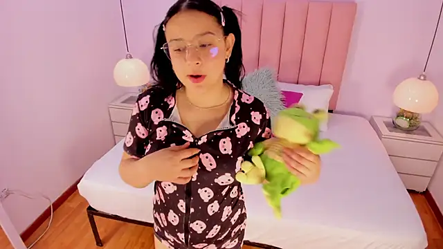 Amy Ferreira online show from 11.23.25