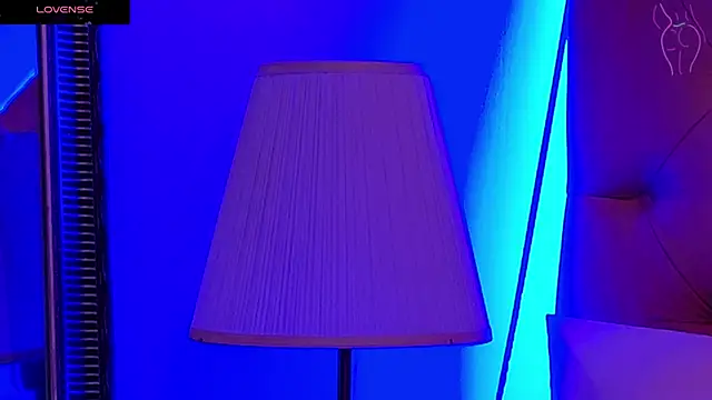 Snapshot of CoraVex chatting on 09.23.25 CoraVex online show from 09.23.25