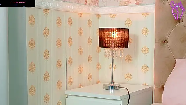 Snapshot of CoraVex chatting on 10.06.25 CoraVex online show from 10.06.25