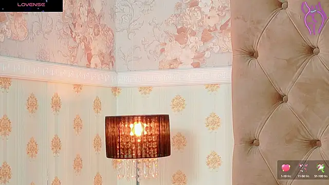 Snapshot of CoraVex chatting on 10.07.25 CoraVex online show from 10.07.25