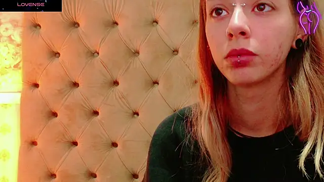 Snapshot of CoraVex chatting on 10.17.25 CoraVex online show from 10.17.25