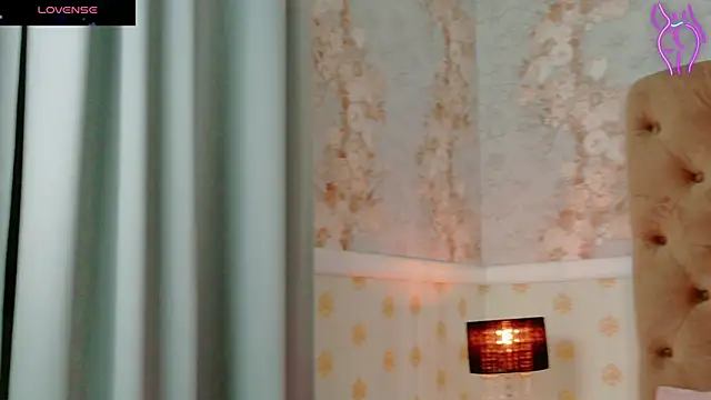 Snapshot of CoraVex chatting on 10.20.25 CoraVex online show from 10.20.25