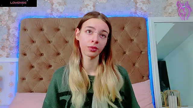 Snapshot of CoraVex chatting on 10.27.25 CoraVex online show from 10.27.25