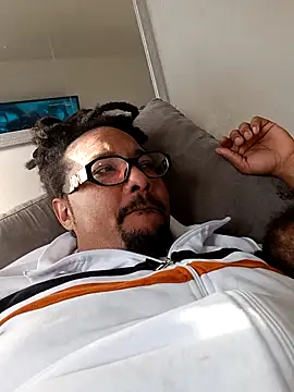 Snapshot of romero115 chatting on 11.18.25 romero115 online show from 11.18.25