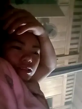 emly-xinh18 online show from 10.10.25