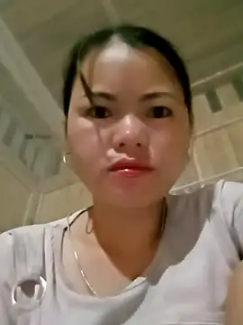 emly-xinh18 online show from 11.12.25