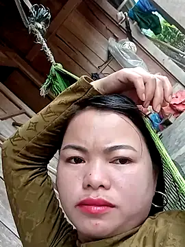 emly-xinh18 online show from 12.17.25