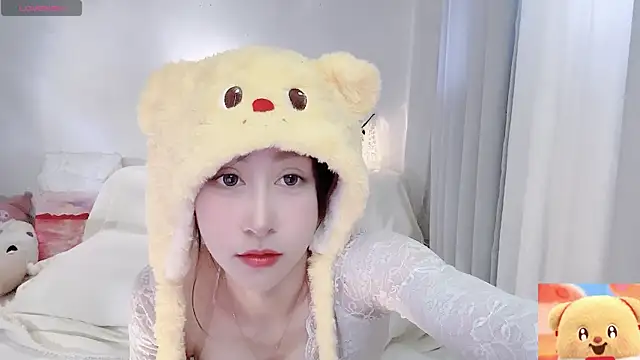 Snapshot of ai-ai-mi chatting on 02.18.26 ai-ai-mi online show from 02.18.26