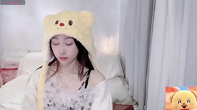 Snapshot of ai-ai-mi chatting on 02.18.26 ai-ai-mi online show from 02.18.26