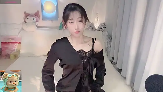 Snapshot of ai-ai-mi chatting on 04.14.26 ai-ai-mi online show from 04.14.26