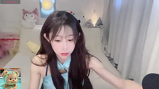 Snapshot of ai-ai-mi chatting on 04.15.26 ai-ai-mi online show from 04.15.26