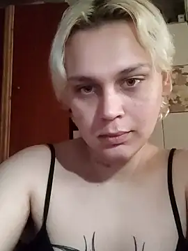 Snapshot of MargoShein chatting on 10.24.25 MargoShein online show from 10.24.25