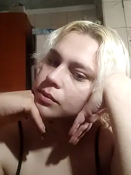 Snapshot of MargoShein chatting on 10.25.25 MargoShein online show from 10.25.25