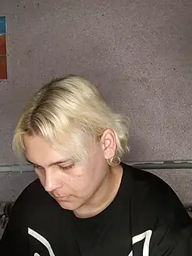 Snapshot of MargoShein chatting on 10.28.25 MargoShein online show from 10.28.25