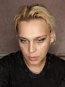 Snapshot of MargoShein chatting on 10.29.25 MargoShein online show from 10.29.25