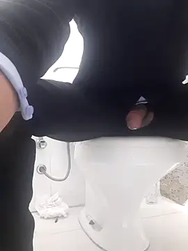 Snapshot of oi_novin2 chatting on 10.25.25 oi novin2 online show from 10.25.25