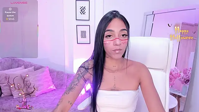 Snapshot of miavegas1 chatting on 10.31.25 miavegas1 online show from 10.31.25