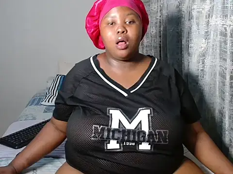 Snapshot of BustyKinkyZA chatting on 09.16.25 BustyKinkyZA online show from 09.16.25