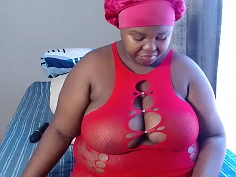 Snapshot of BustyKinkyZA chatting on 10.02.25 BustyKinkyZA online show from 10.02.25