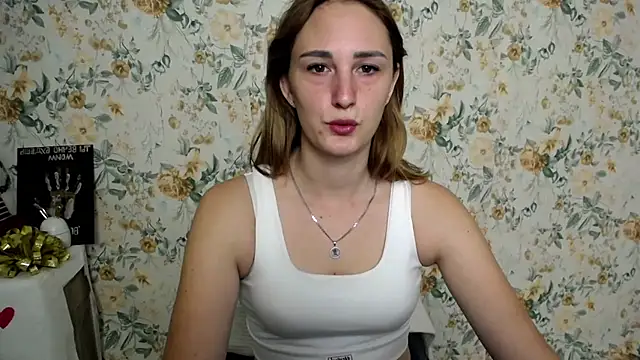 Snapshot of Milana_Cutie_ chatting on 09.30.25 Milana Cutie online show from 09.30.25