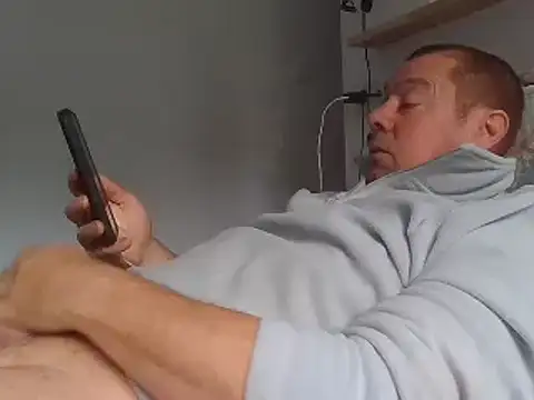 Snapshot of hugoboys4576 chatting on 10.29.25 hugoboys4576 online show from 10.29.25