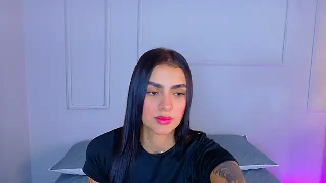 Snapshot of ElectraScot chatting on 11.27.25 ElectraScot online show from 11.27.25