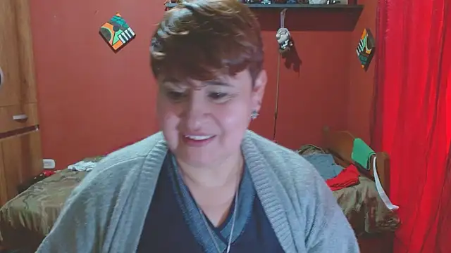 Snapshot of Sasharosee2 chatting on 12.21.25 Sasharosee2 online show from 12.21.25