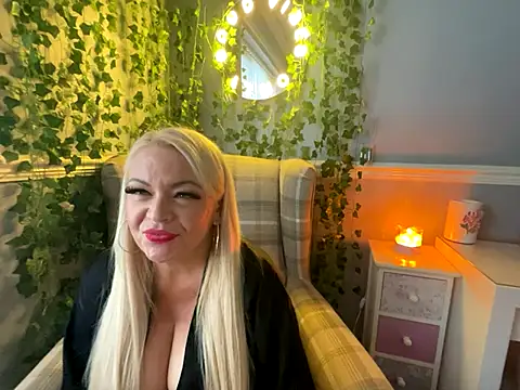 BonnyDesire online show from 10.26.25