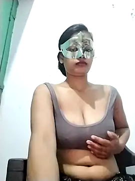 Snapshot of ms-naina chatting on 11.29.25 ms-naina online show from 11.29.25