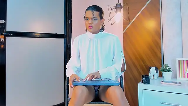 SirinaTurner online show from 09.30.25