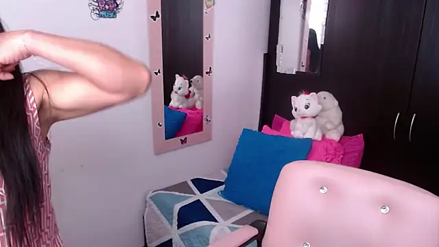 camilavargas  online show from 11.05.25