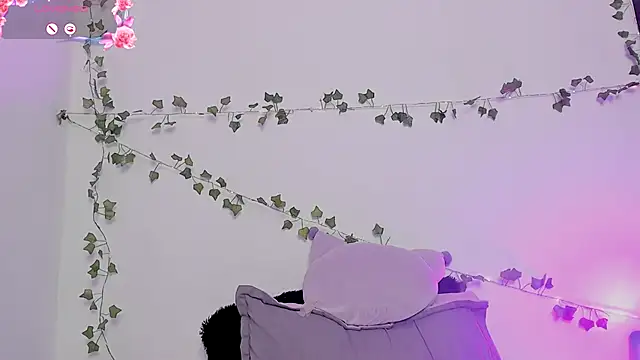 Snapshot of Lilithh_Kuro chatting on 11.19.25 Lilithh Kuro online show from 11.19.25