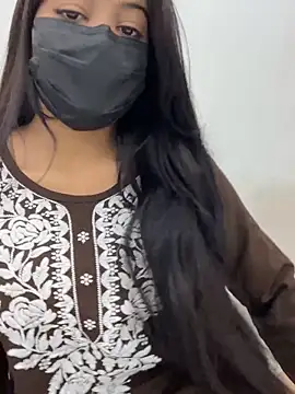 Snapshot of Rihana_01 chatting on 11.18.25 Rihana 01 online show from 11.18.25