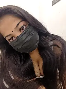 Snapshot of Rihana_01 chatting on 11.22.25 Rihana 01 online show from 11.22.25