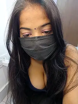 Snapshot of Rihana_01 chatting on 12.17.25 Rihana 01 online show from 12.17.25