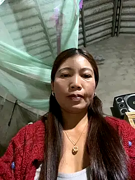 Snapshot of Milky-milk chatting on 10.22.25 Milky-milk online show from 10.22.25