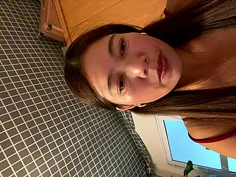 Snapshot of Milky-milk chatting on 10.26.25 Milky-milk online show from 10.26.25