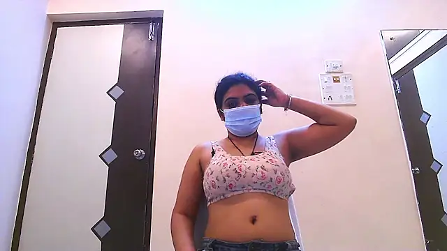 Snapshot of indianbeautystar chatting on 09.28.25 indianbeautystar online show from 09.28.25