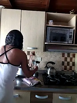 Suzanelee1 online show from 10.29.25