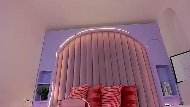 KeendraFox  online show from 10.04.25