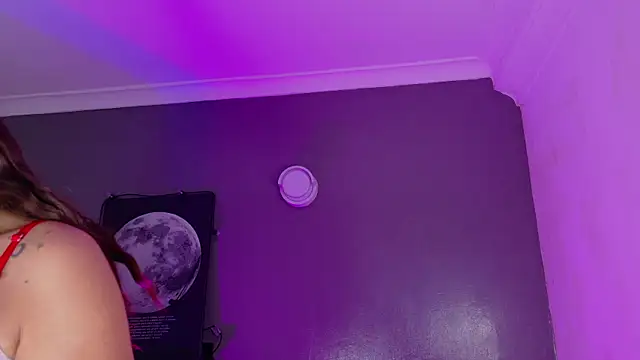 KeendraFox  online show from 12.17.25