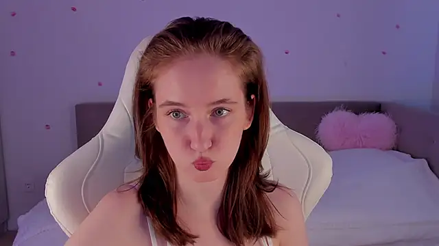 Snapshot of CrystalSoul_ chatting on 10.02.25 CrystalSoul online show from 10.02.25