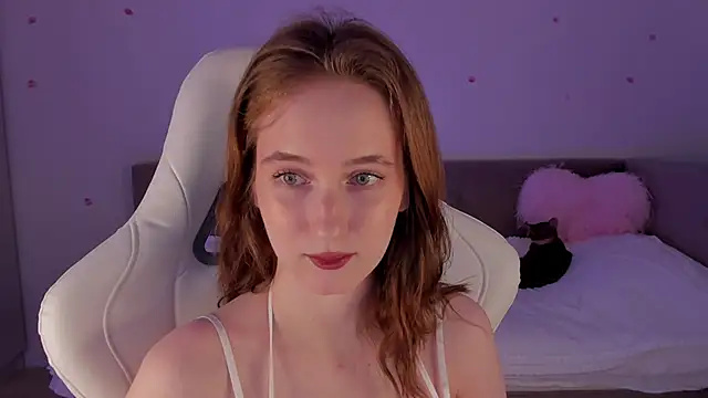 Snapshot of CrystalSoul_ chatting on 10.04.25 CrystalSoul online show from 10.04.25